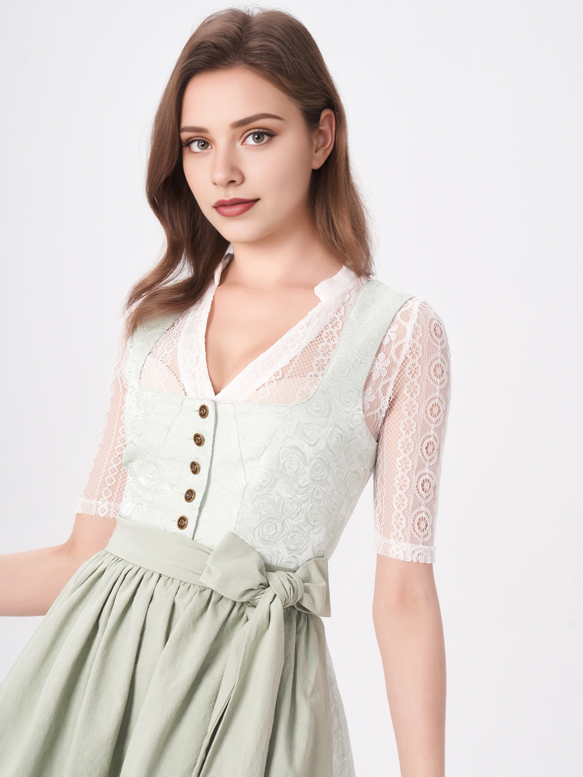 Dirndl in Grün mit traditioneller Schürze