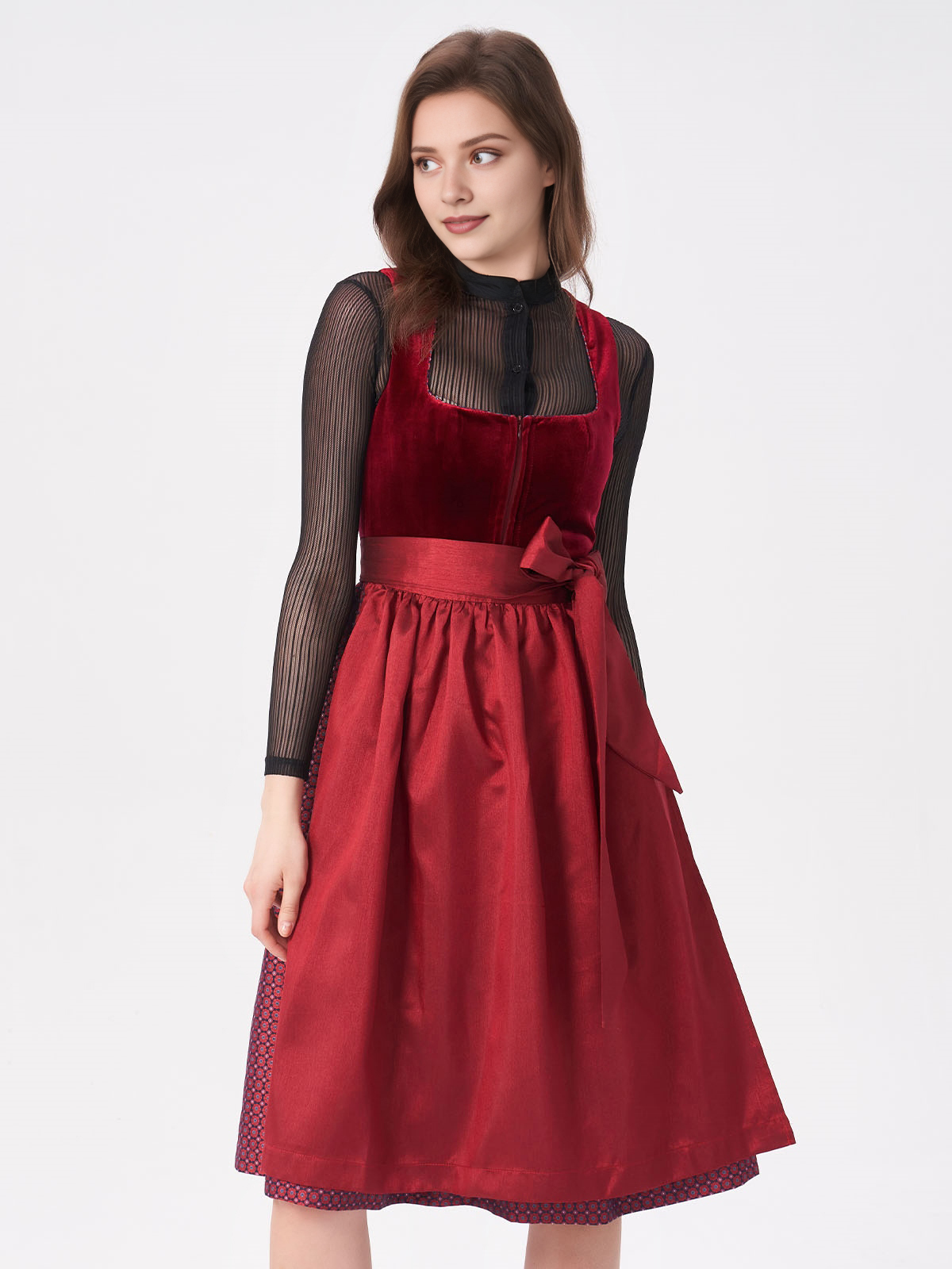 Modernes Dirndl in Rot mit eleganter Taillenbetonung