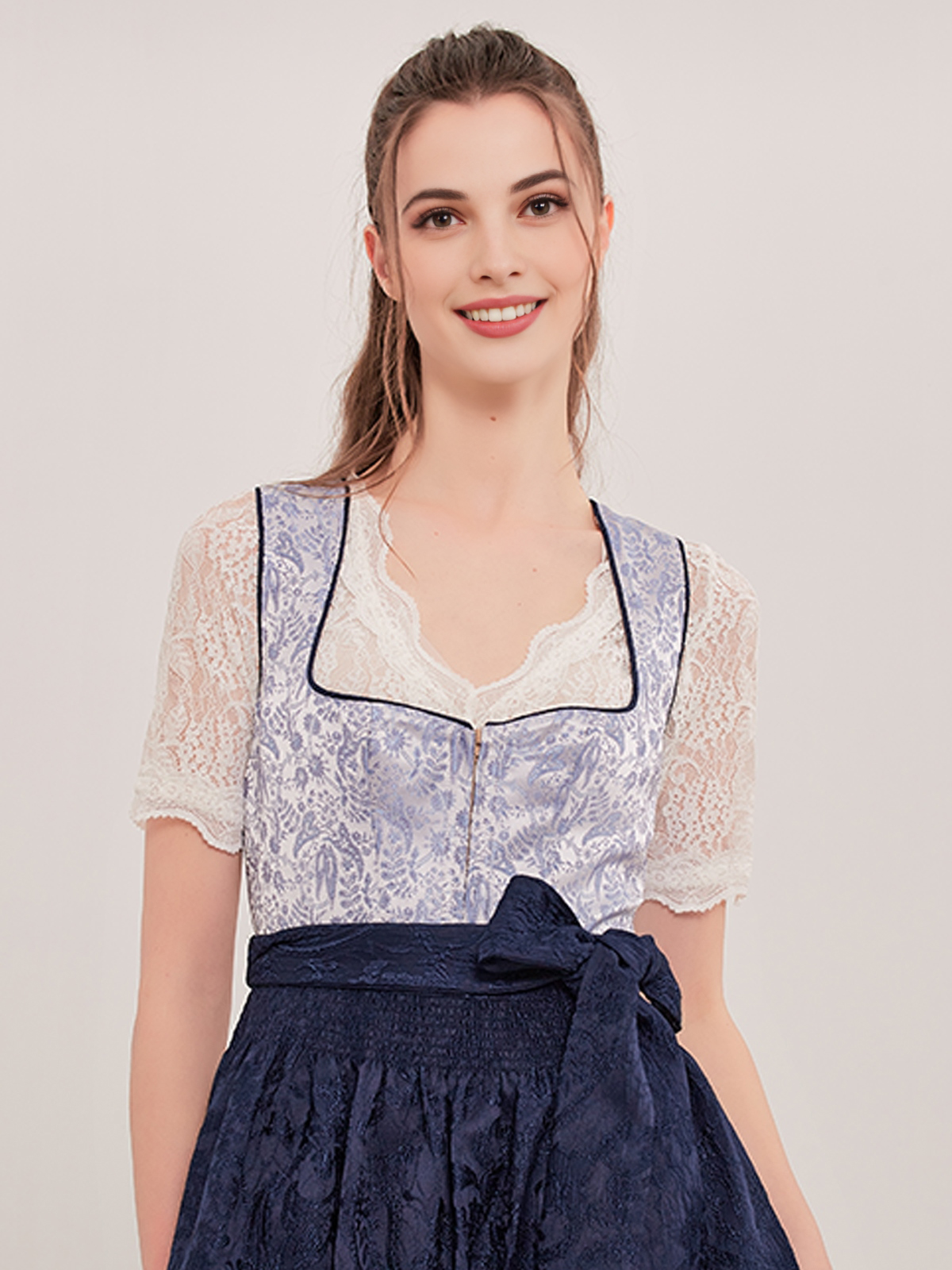 Dirndl in Schwarz – zeitlos und stilvoll
