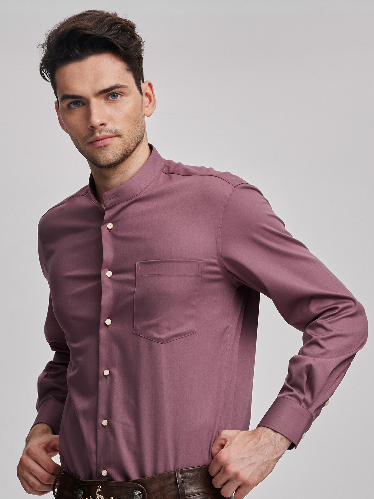 Moderne Dirndl Bluse in Rosa mit Spitzenverzierung
