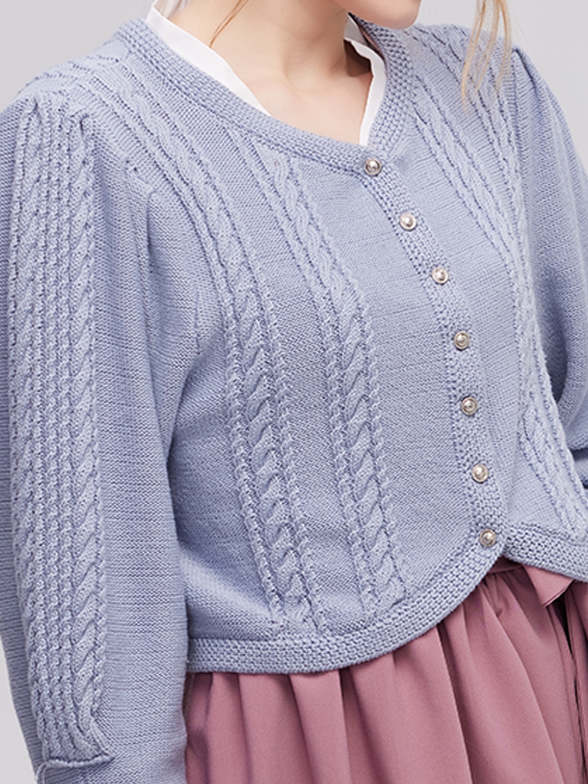 Dirndlbluse weinrot mit blauem Dirndl