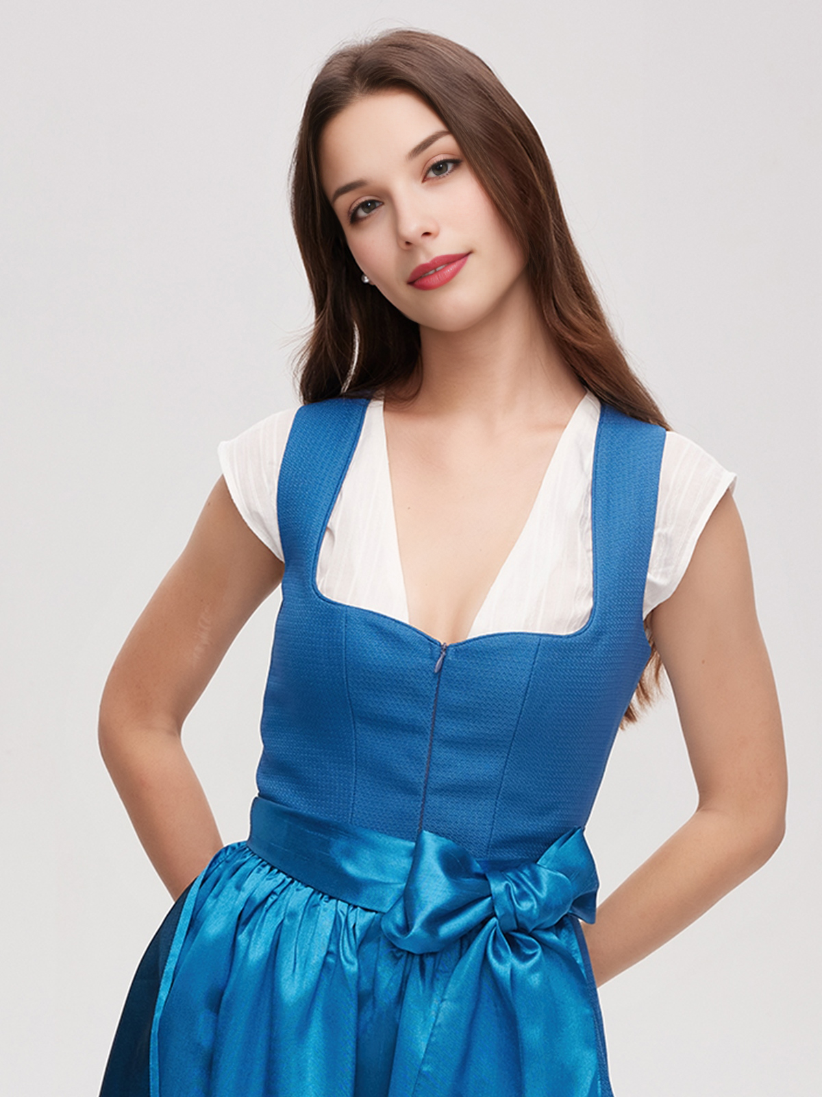 Dirndl mit Trachtenbluse langarm Spitze