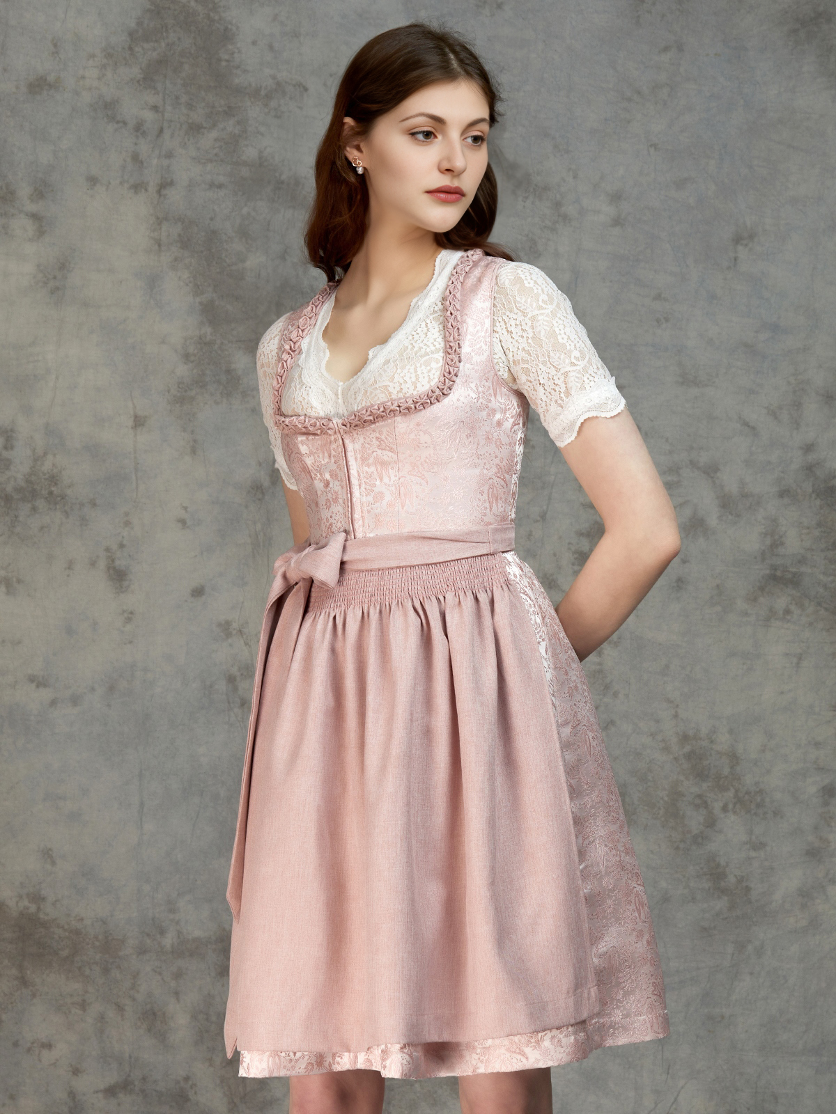 Geschlossene Dirndlbluse in Rosa