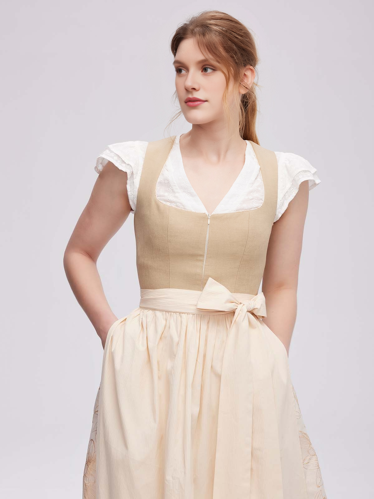 Dirndl ohne Ausschnitt in Braun