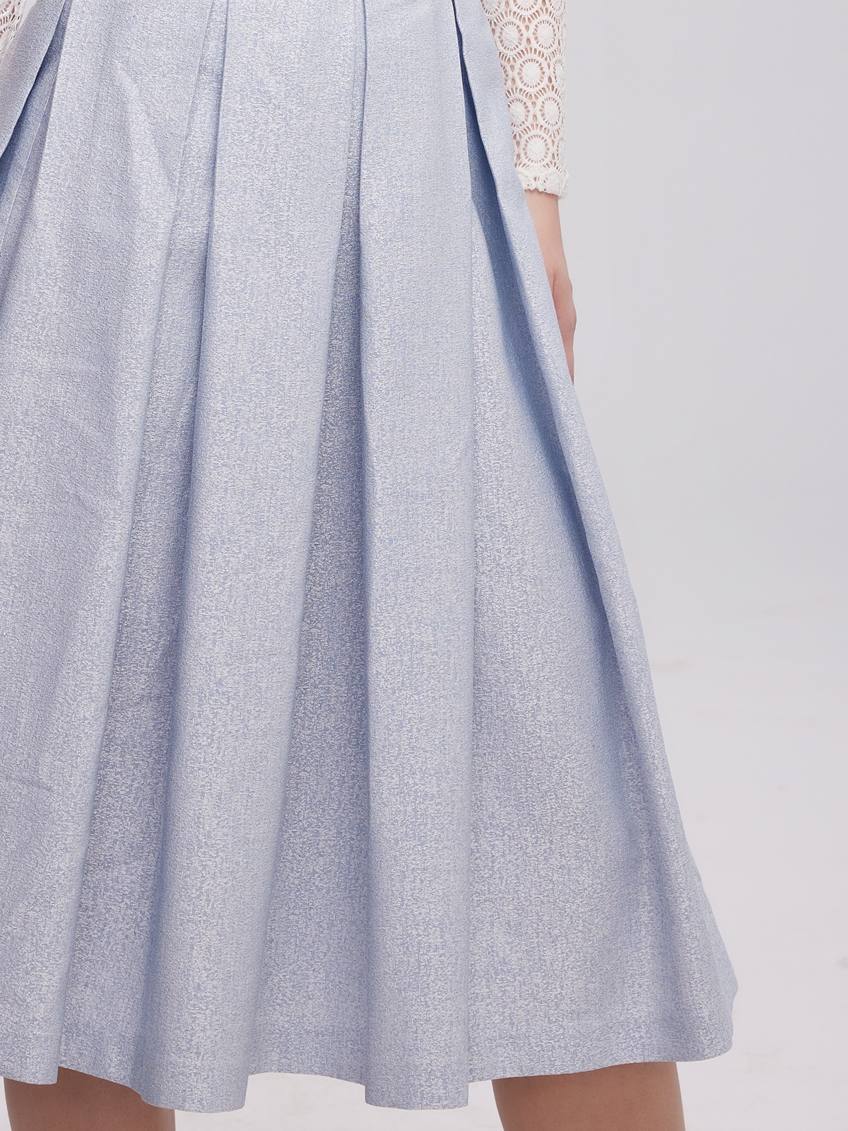 Modernes Dirndl in Brombeerfarbe