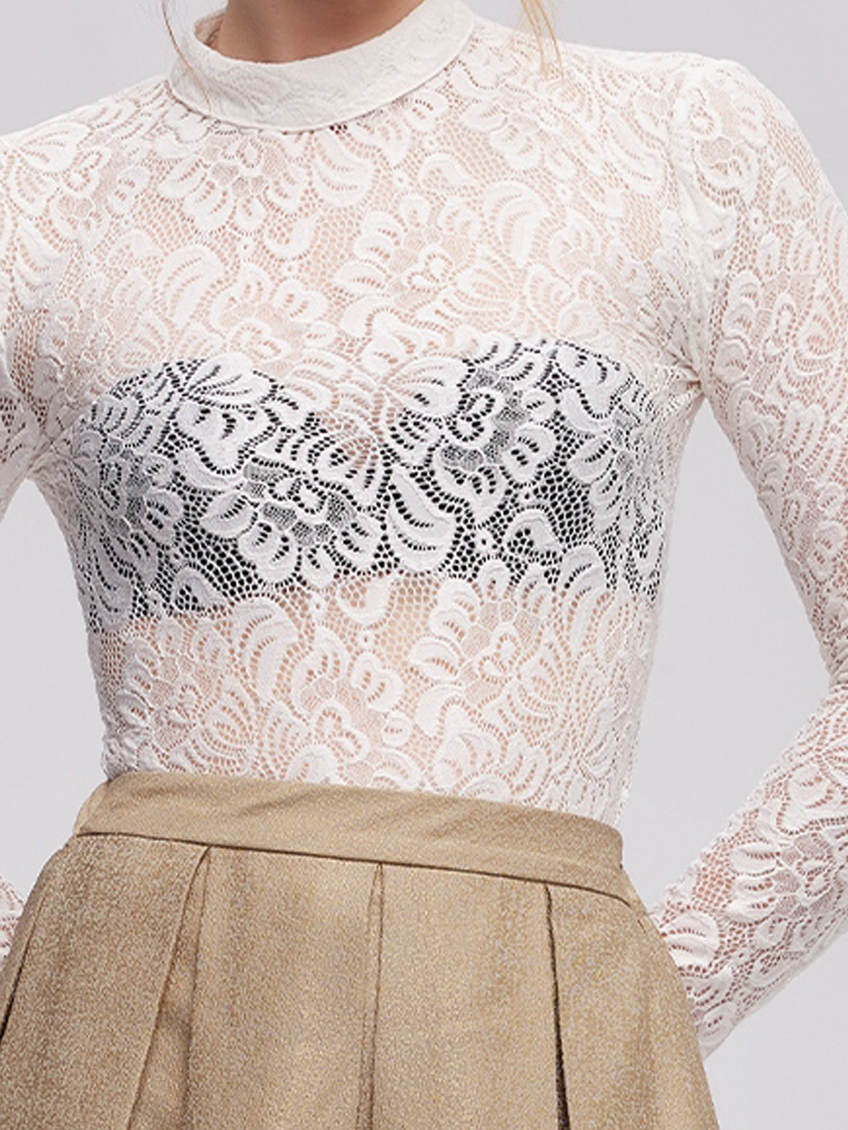 Elegantes grau-blaues Dirndl mit weißer Bluse