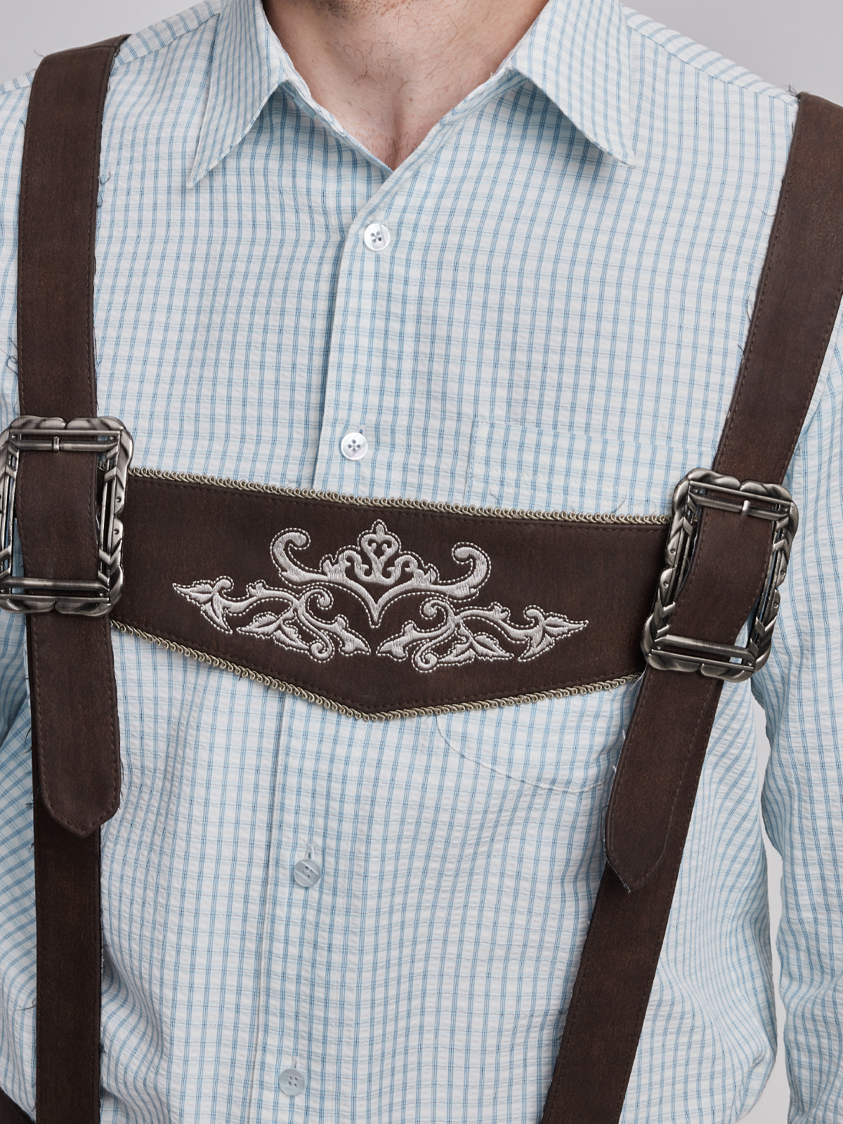 Klassisches Dirndl mit Herzausschnitt in Braun