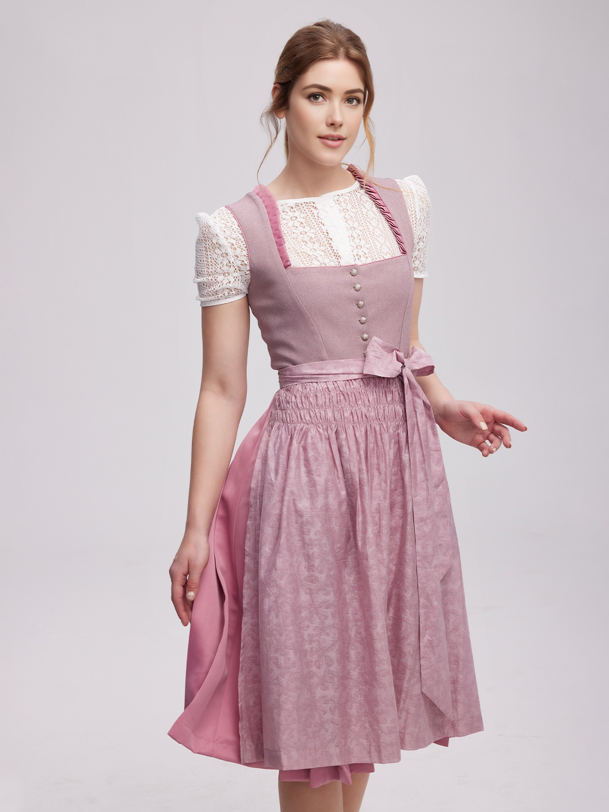 Dirndl Rosa Pink in eleganter Pose