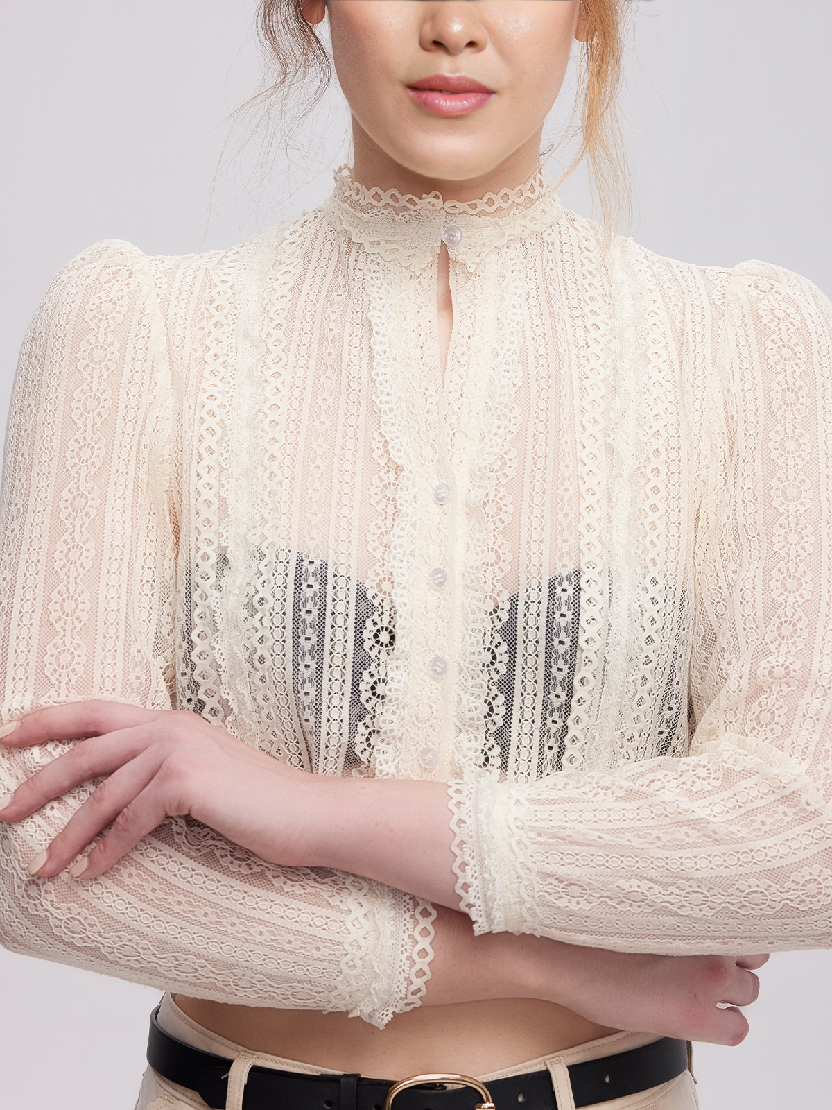 Beige Dirndlbluse mit Spitzenverzierung