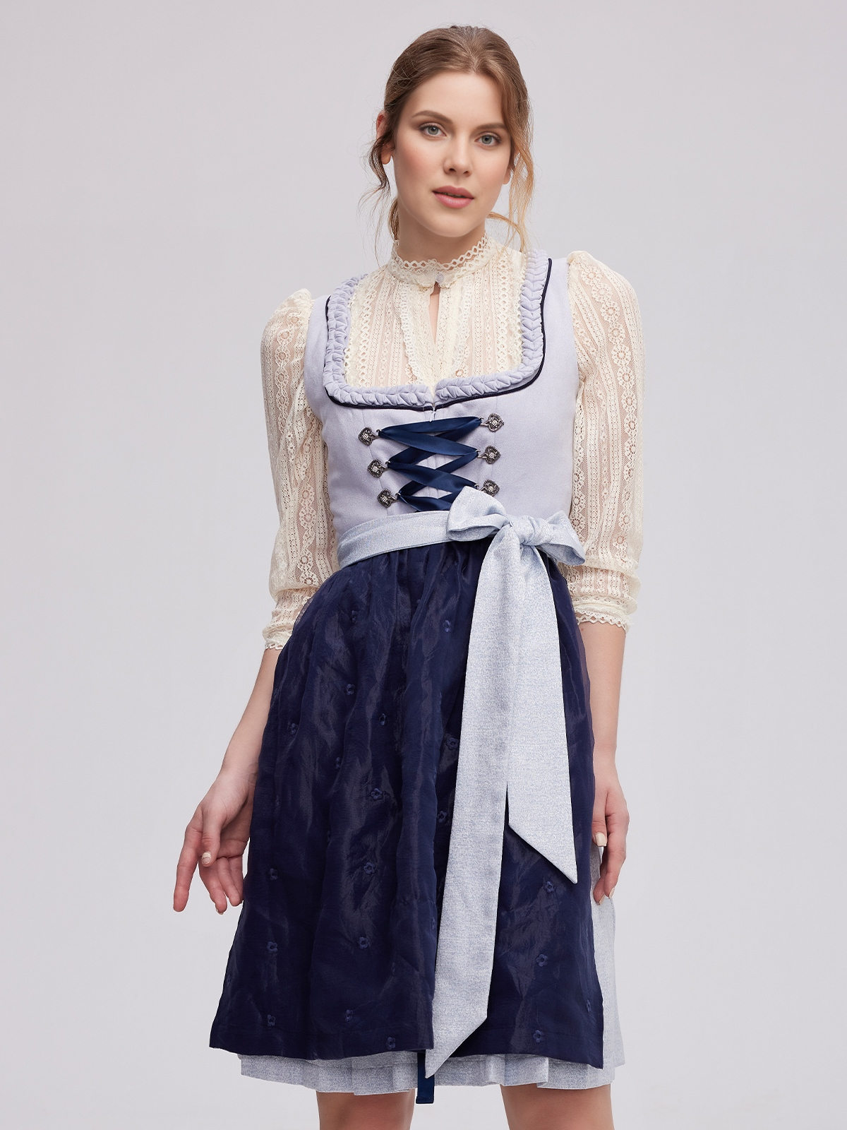 Modernes Dirndl Damen Blau in eleganter Passform