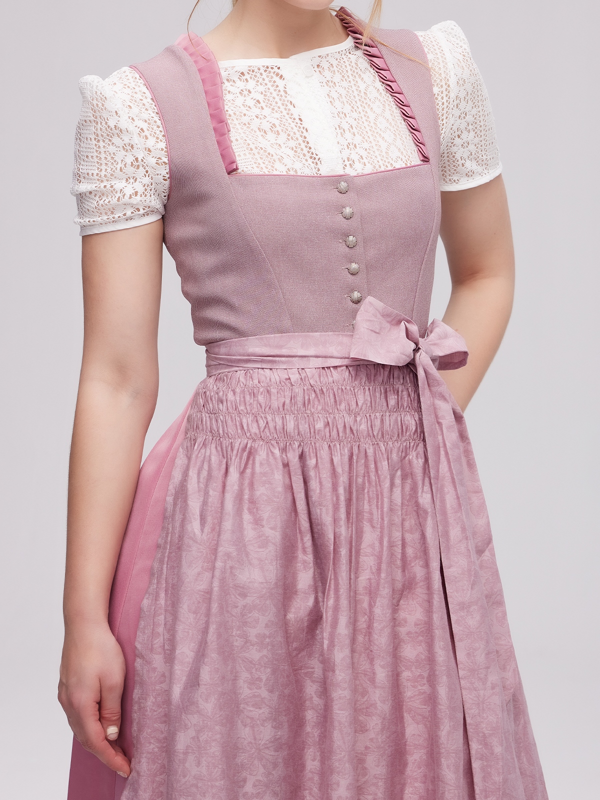 70 cm Dirndl in lila – Eleganz und Tradition vereint
