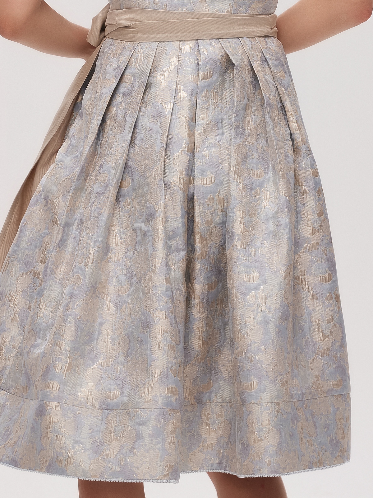 Schwarzes Mieder mit blauem Dirndl