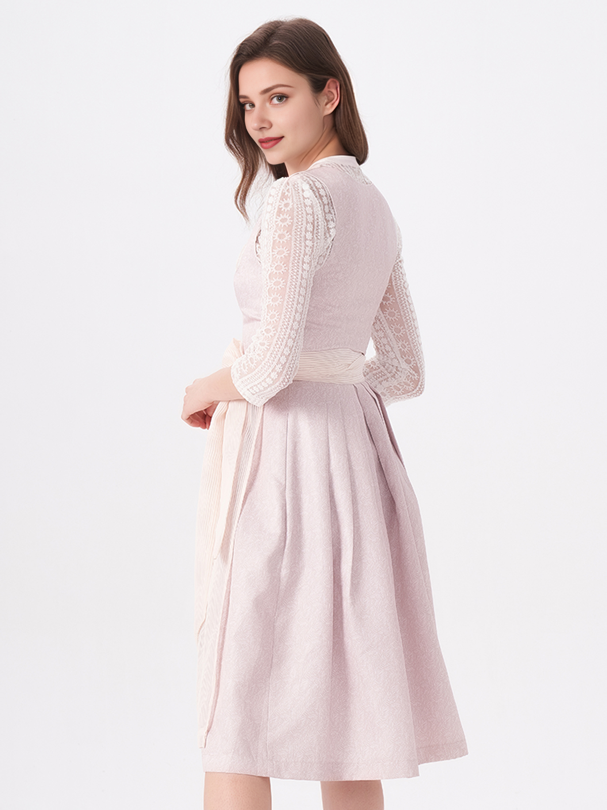 Rosa Langarm-Dirndlbluse mit feiner Stickerei