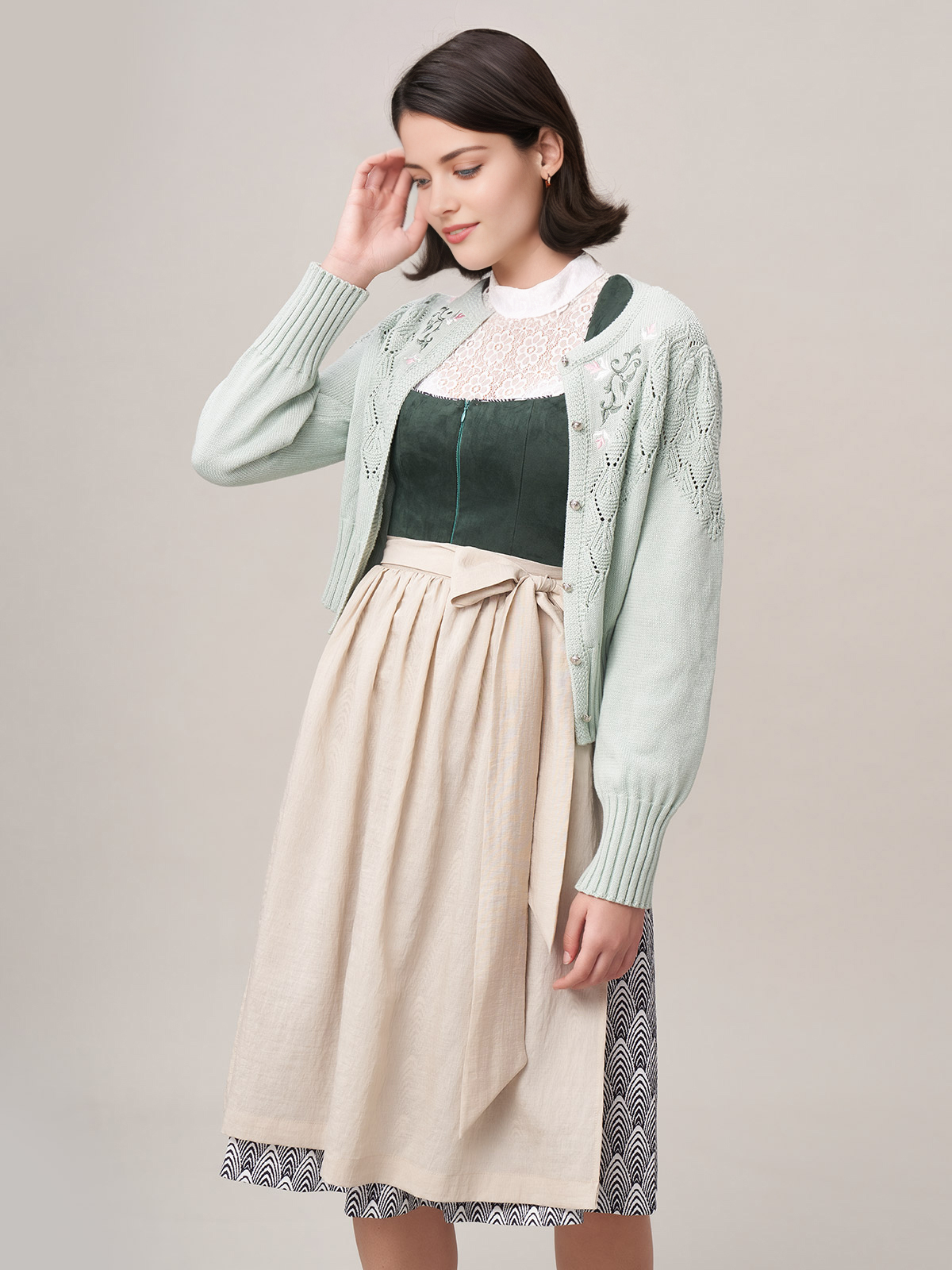Modernes Dirndl in Grün