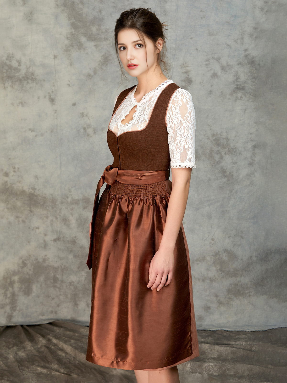 Dirndl in Braun – Elegant und zeitlos