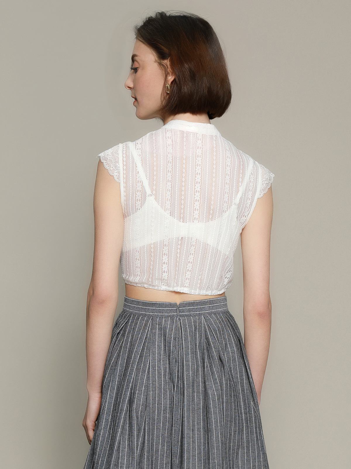 Moderne Dirndl Bluse in Weiß