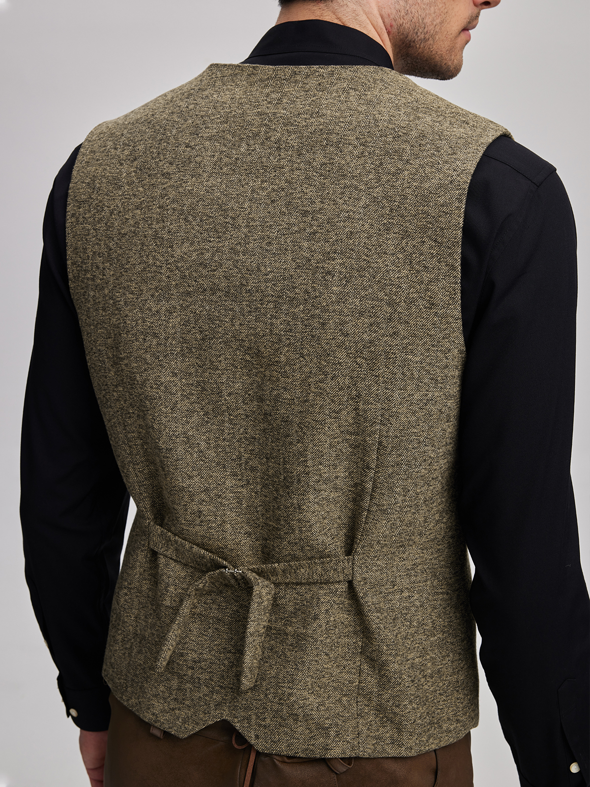 Grünes Dirndl mit gelber Weste