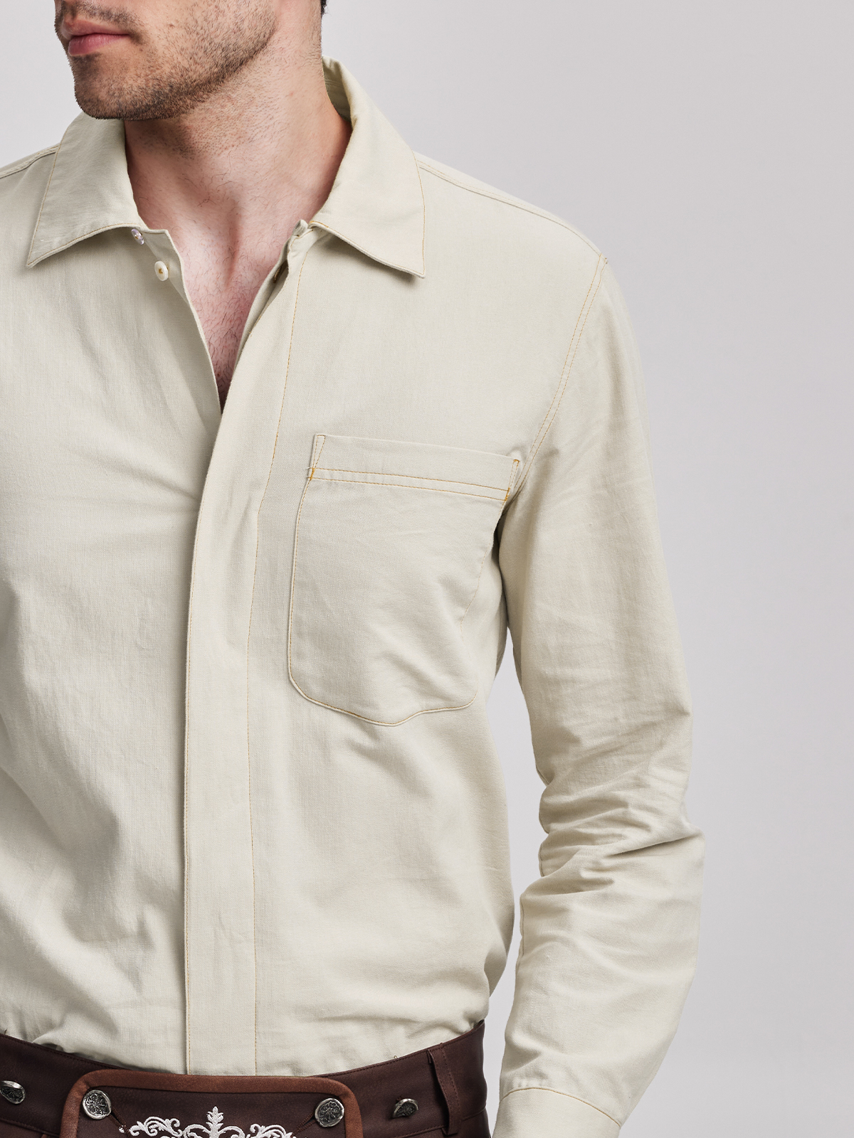 Dirndlbluse mit V-Ausschnitt und Kurzarm in Beige
