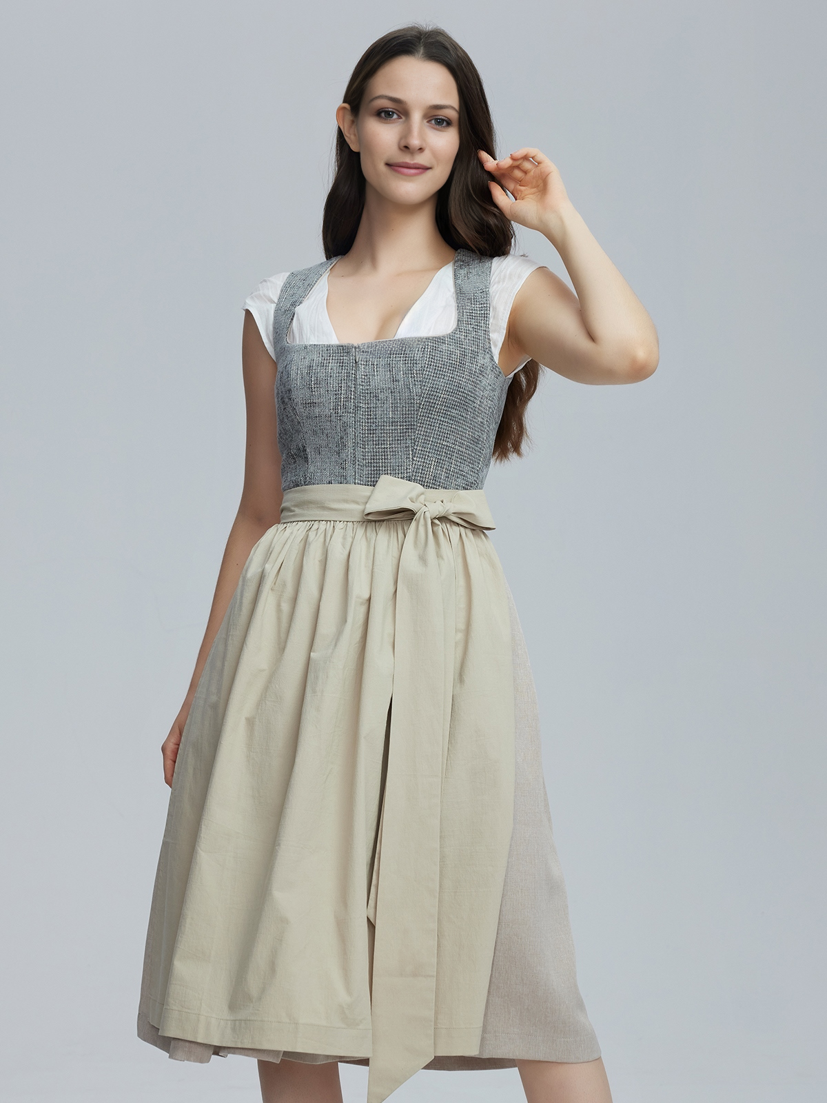 Modernes Dirndl in Grün