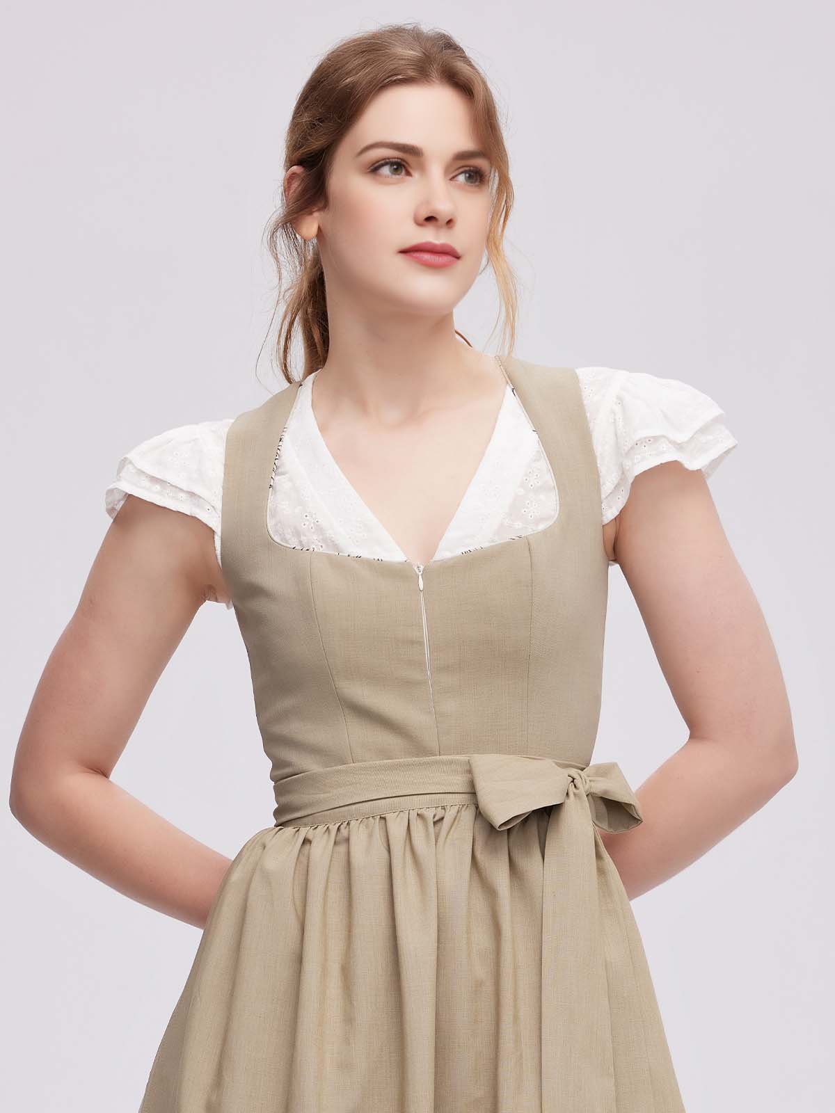 Modernes Dirndl in Grün – perfekt für stilvolle Anlässe