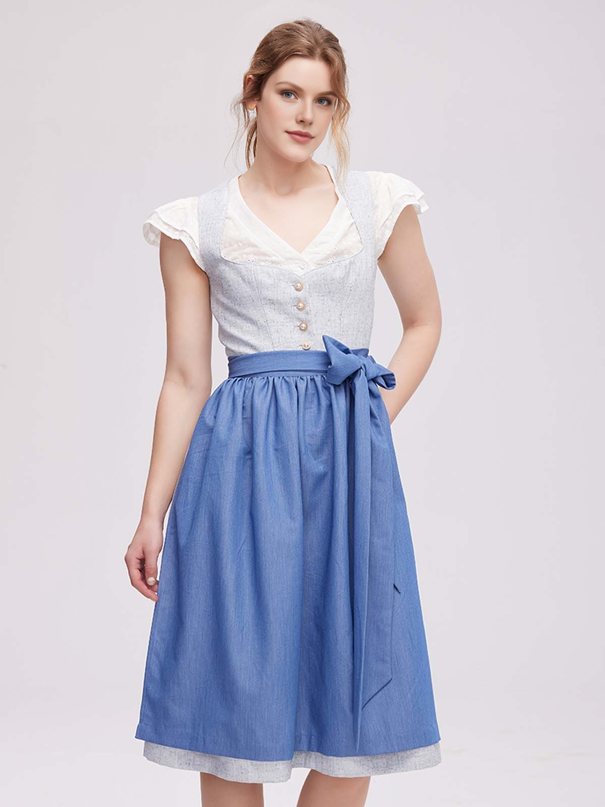 Samt Dirndl in Blau – elegant und zeitlos