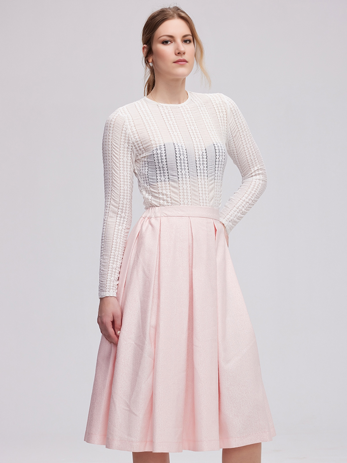 Grau Rosa Dirndl mit modernem Schnitt
