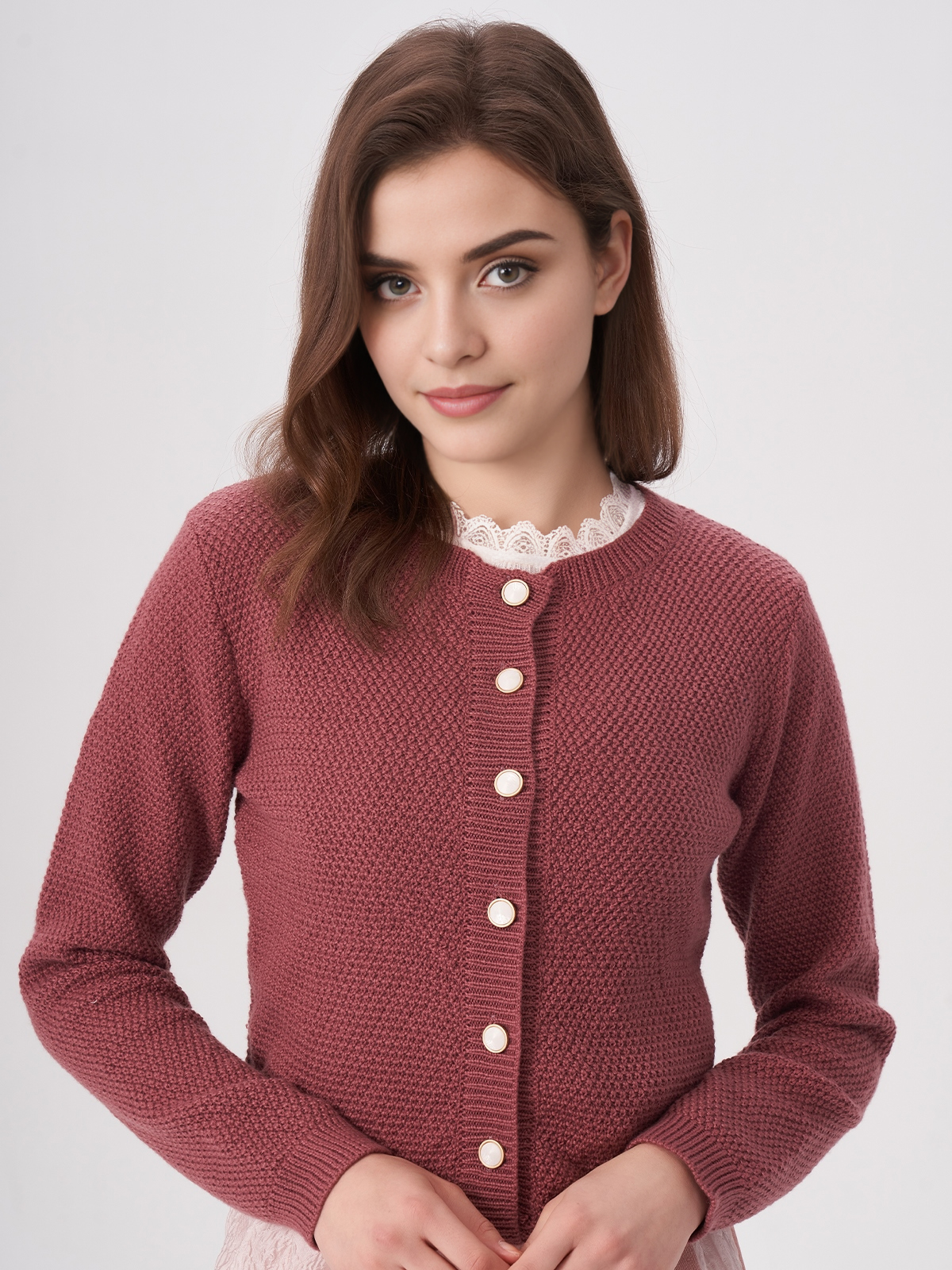 Modernes Dirndl mit eleganter Langarm-Bluse