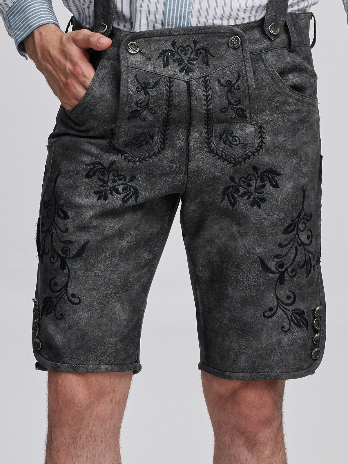 Dirndl in Grau mit modernem Schnitt