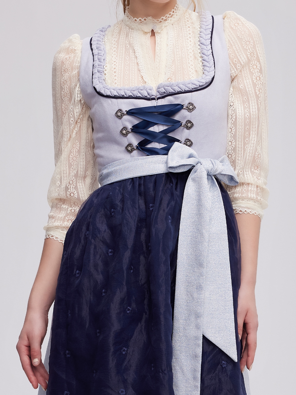 Dirndl Rot Samt in eleganter Ausführung