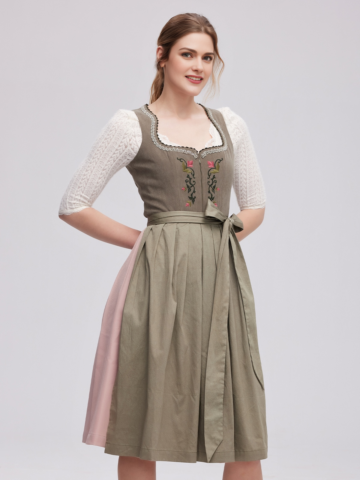 Modernes Dirndl in Grün von Ehreer