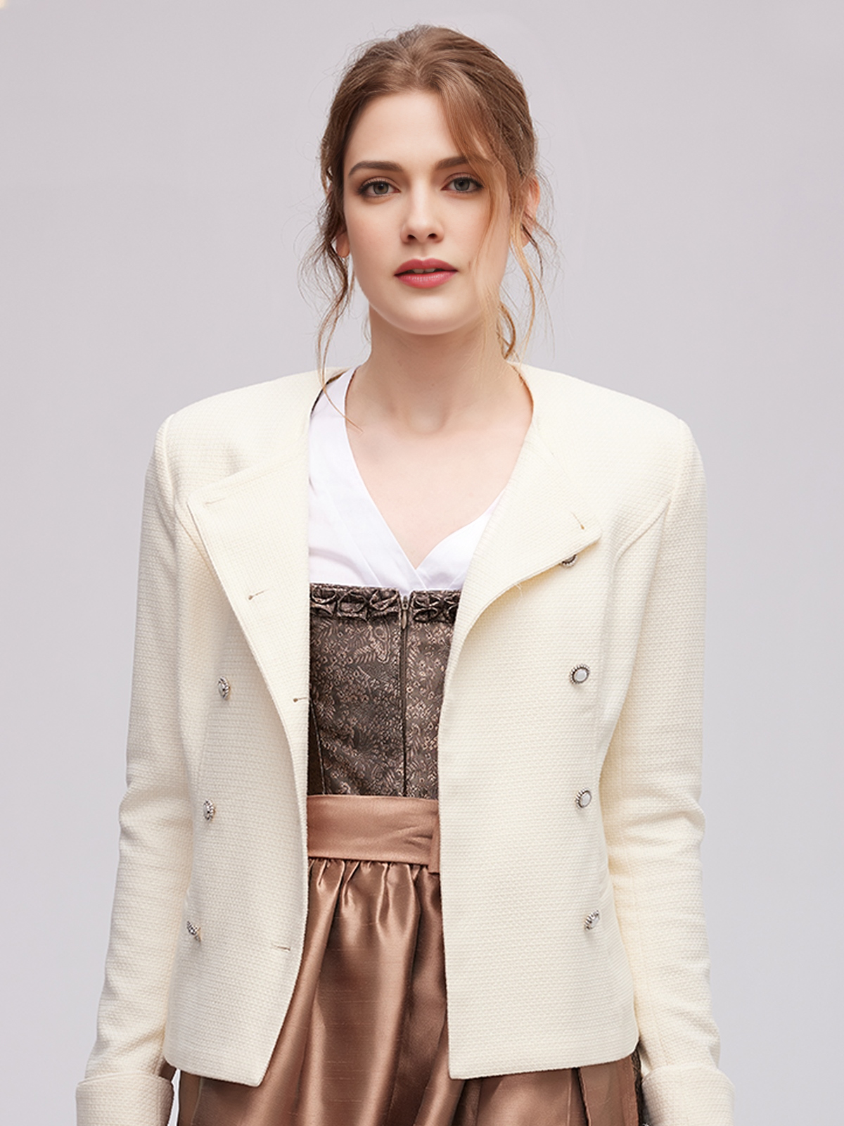 Dirndl-Jacke in Weiß – perfekt für festliche Anlässe
