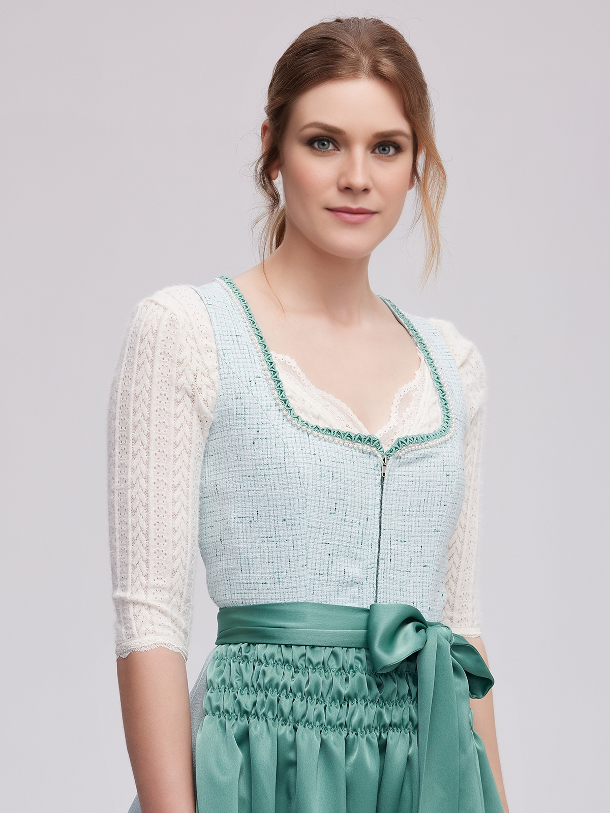 Modernes Dirndl in Grün