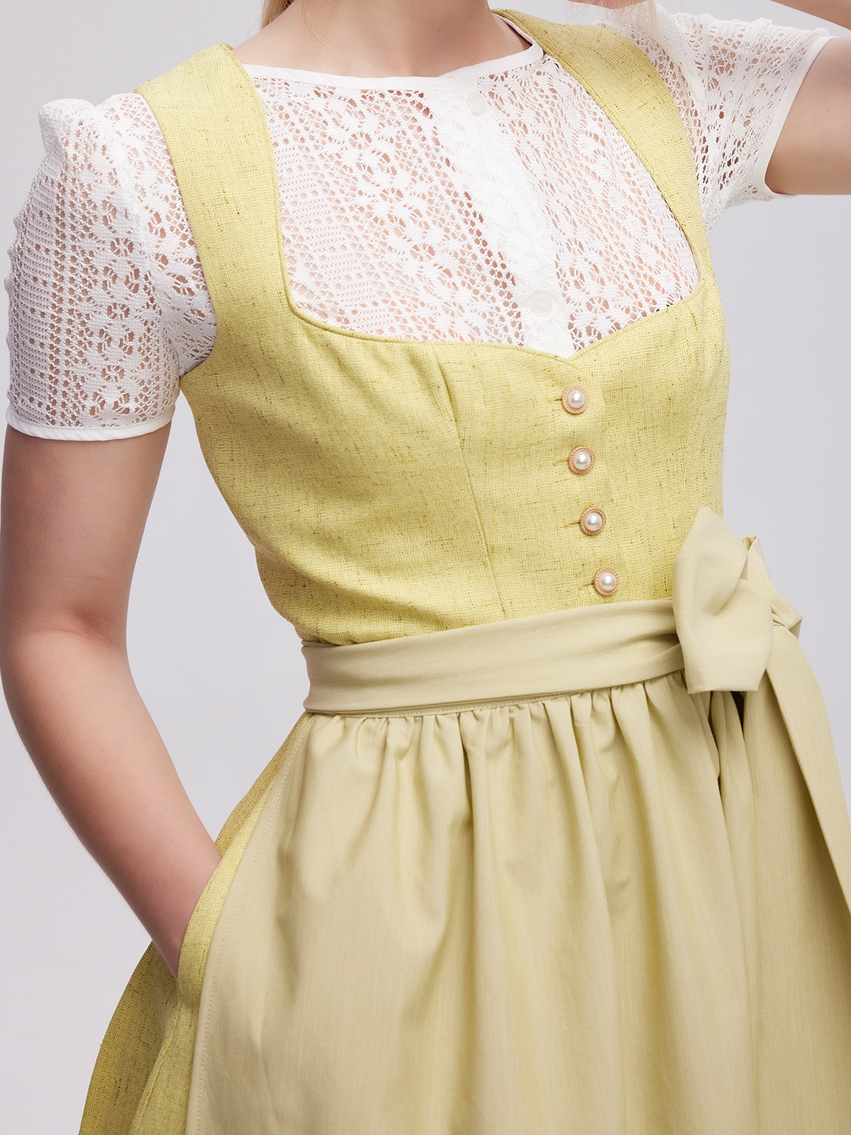 Jeinn Dirndl in Gelb – fröhlich und stilvoll