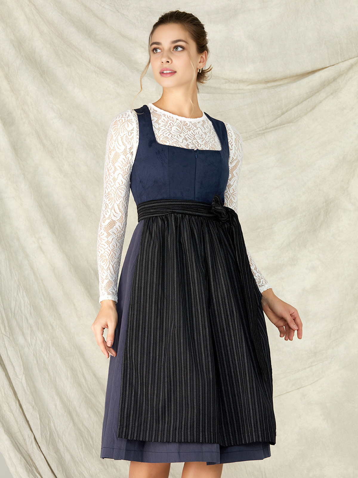 Dirndl in Blau – eine moderne Alternative