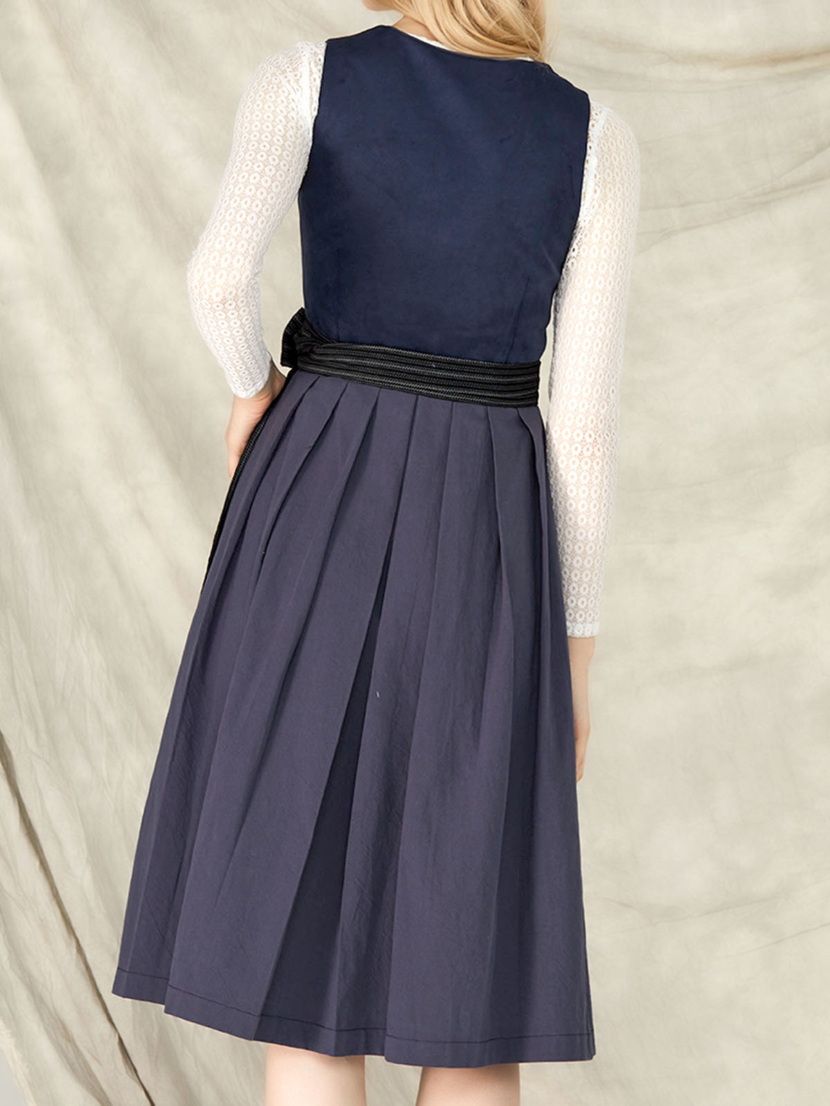 Modernes Dirndl in Blau