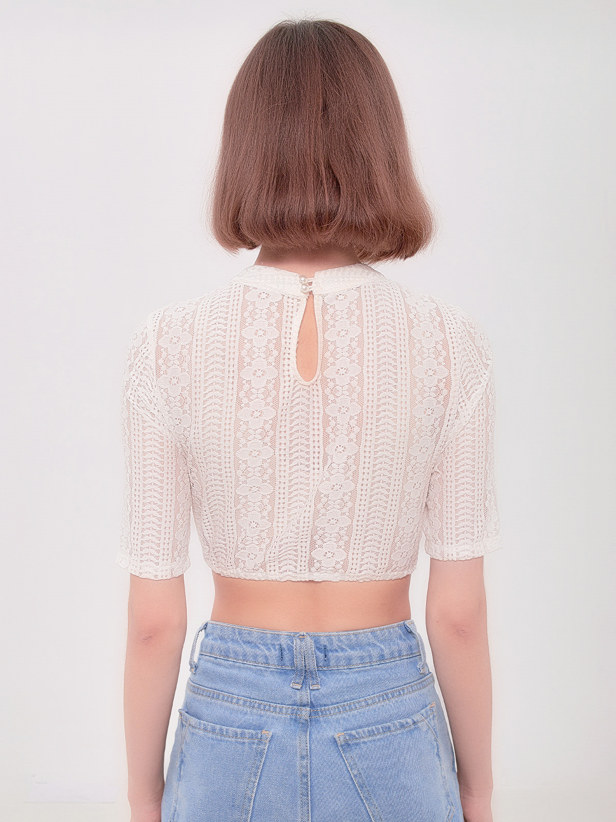 Moderne Dirndlbluse in Weiß