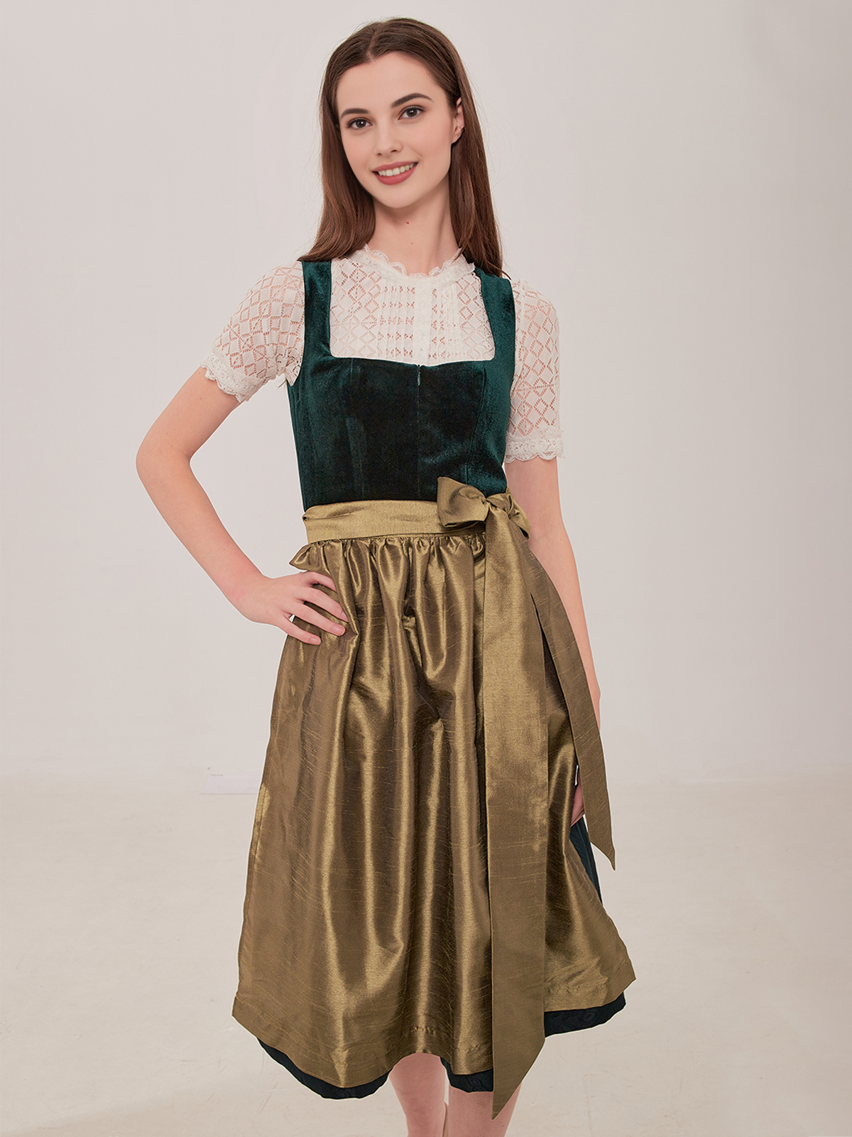 Modernes dunkelblaues Dirndl mit figurbetonter Silhouette