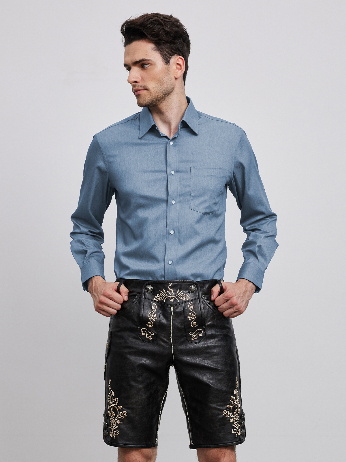 Dirndlbluse in Blau mit Spitzenverzierung