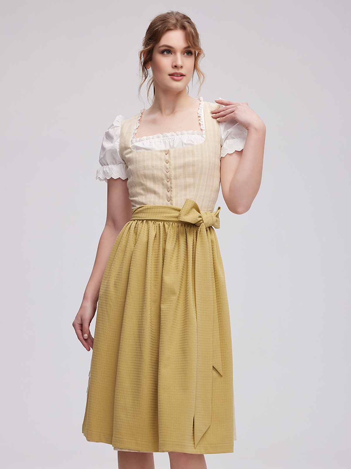 Modernes Dirndl in Grün – perfekt für den urbanen Look