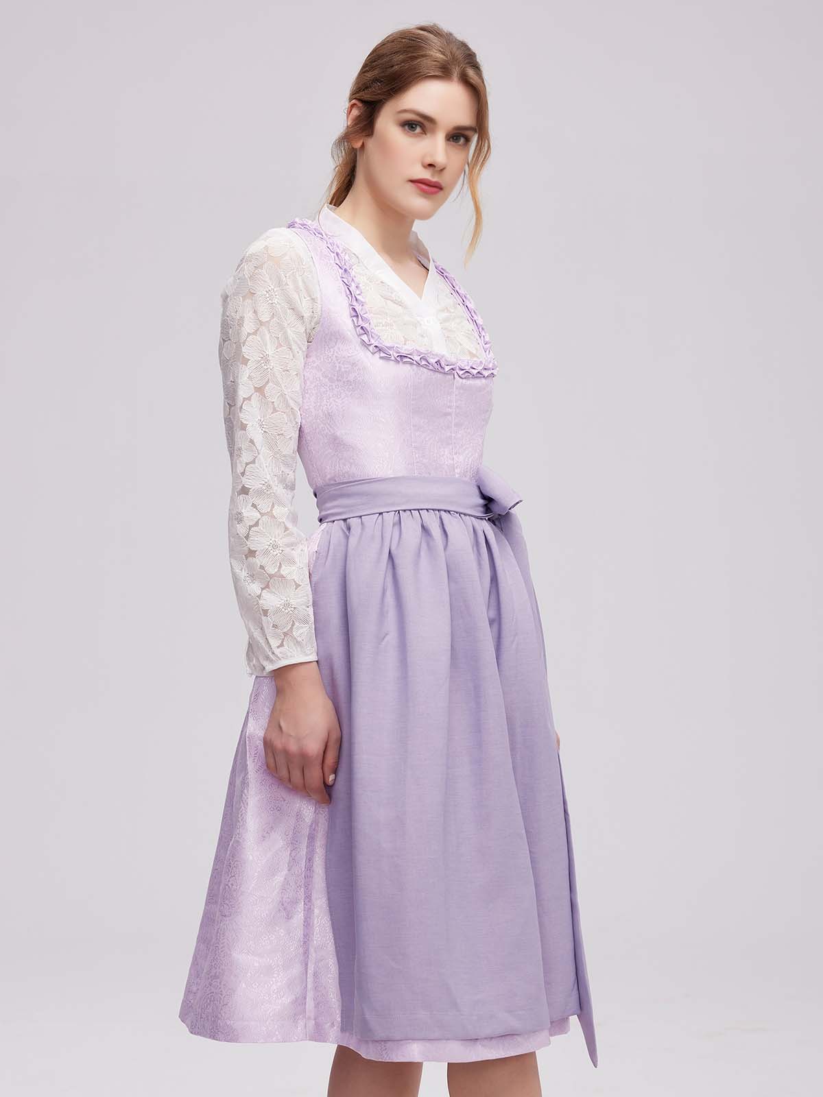 Dirndl in Lila mit modernem Styling