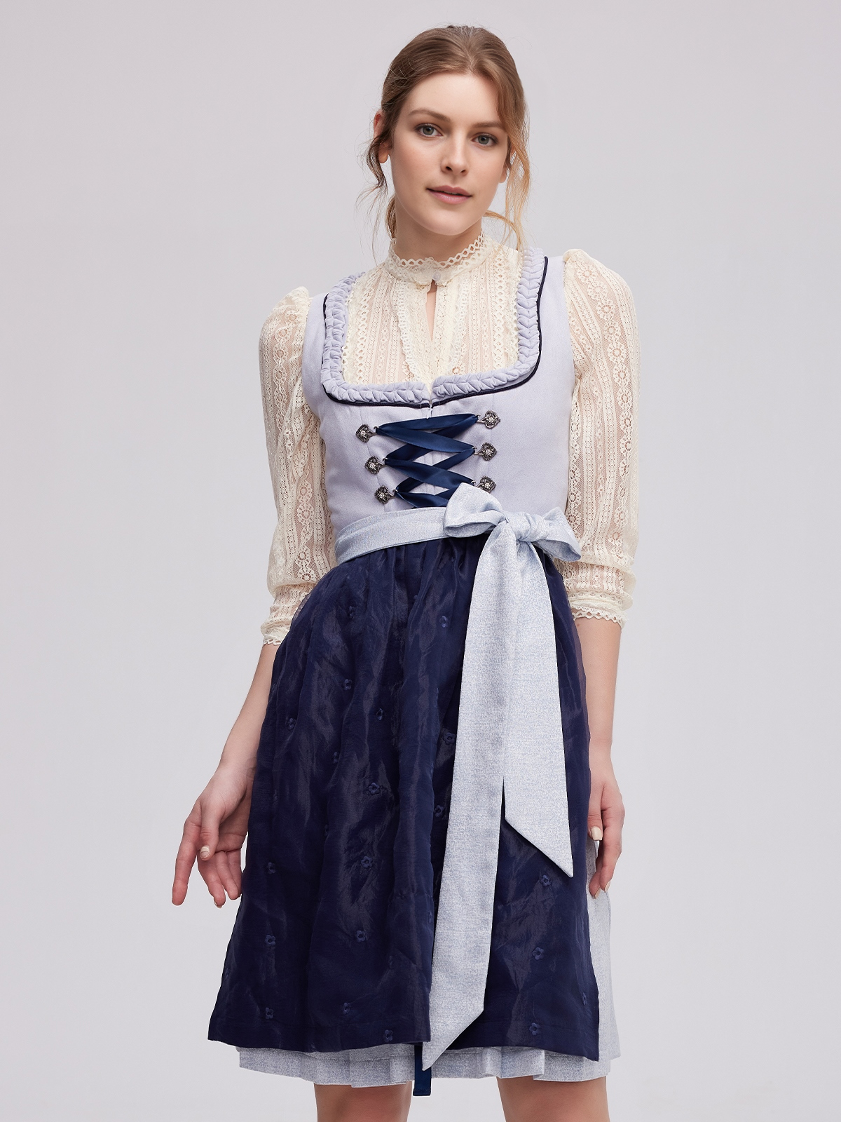Dirndl mit Ärmel in Blau
