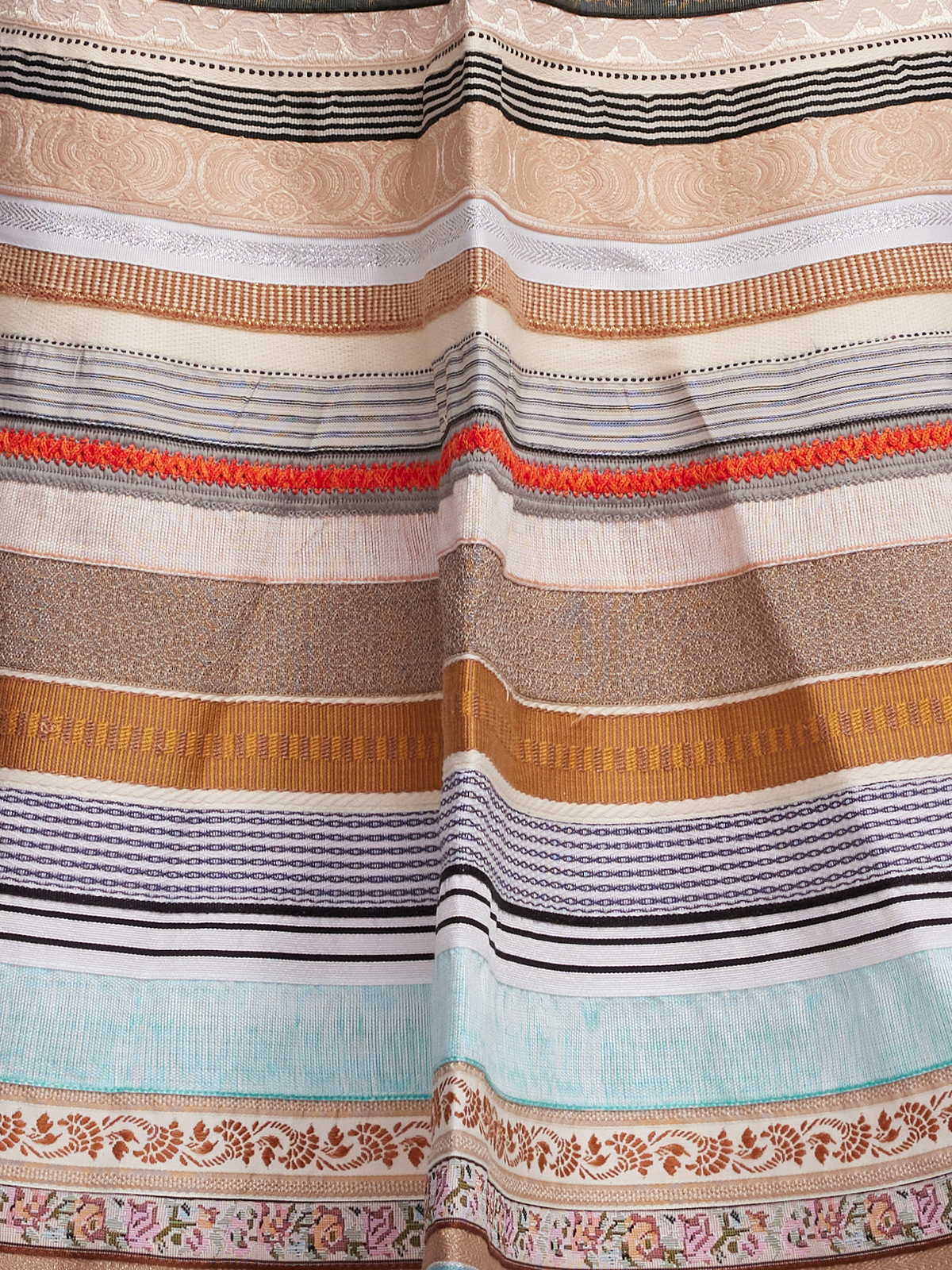 Dirndl Grau Samt in eleganter Ausführung