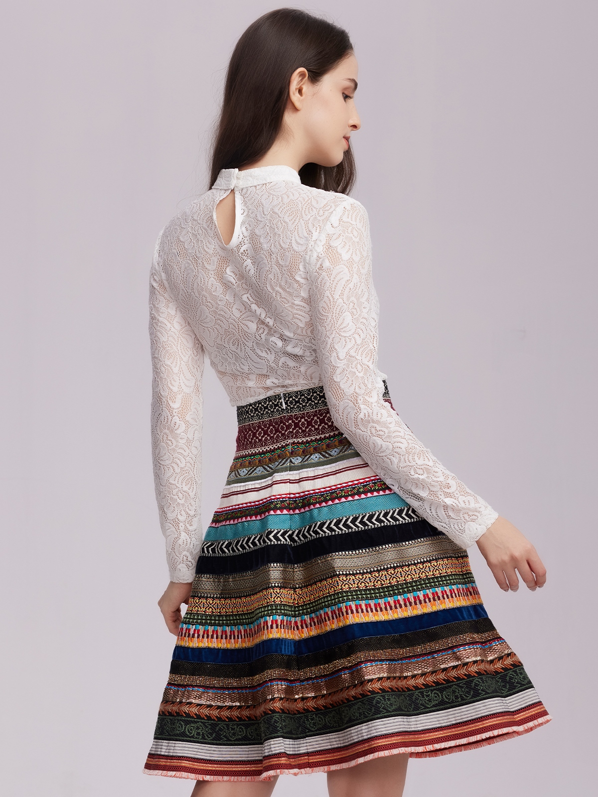 Dirndl in Braun mit modernen Details