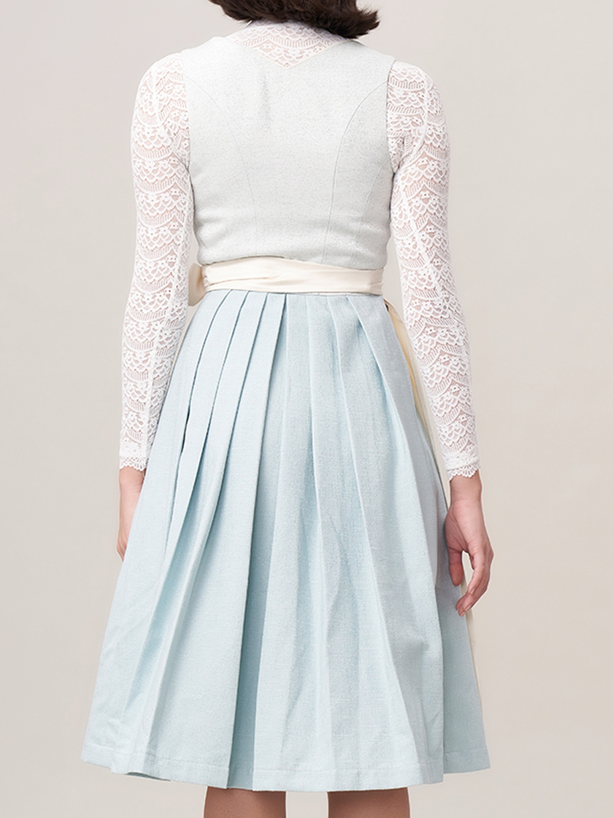 Dirndl in Blau – elegantes Design für jeden Anlass