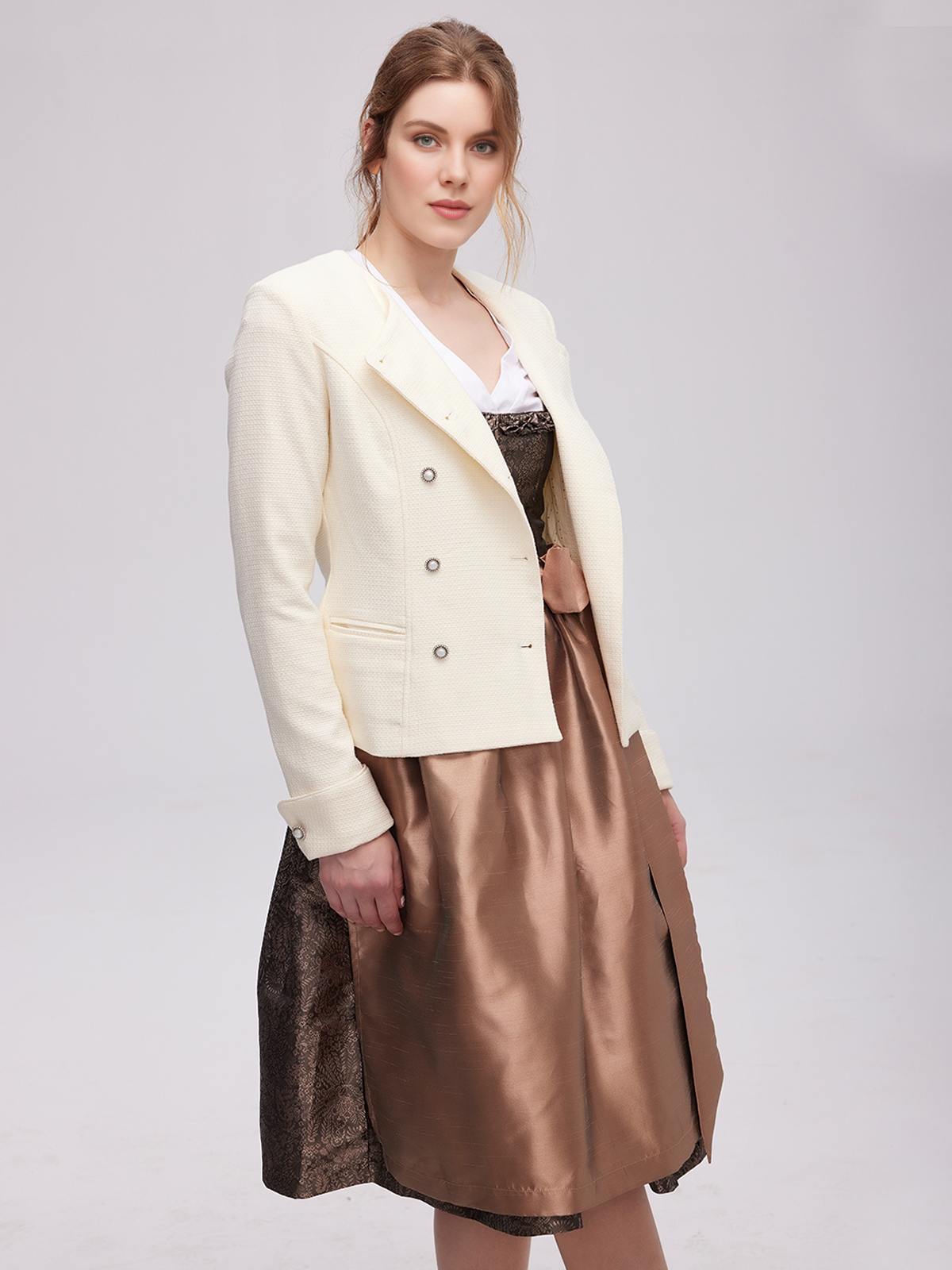 Dirndlbluse mit V-Ausschnitt und Langarm