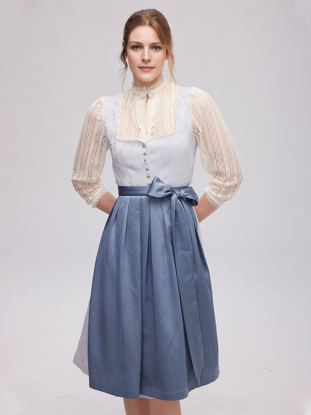 Dirndl mit Leder in Blau